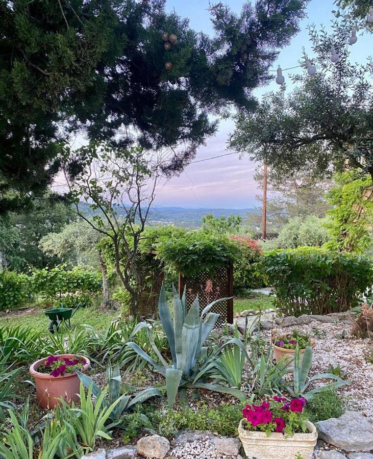 Готель Le Patio Fleuri Лорґ Екстер'єр фото