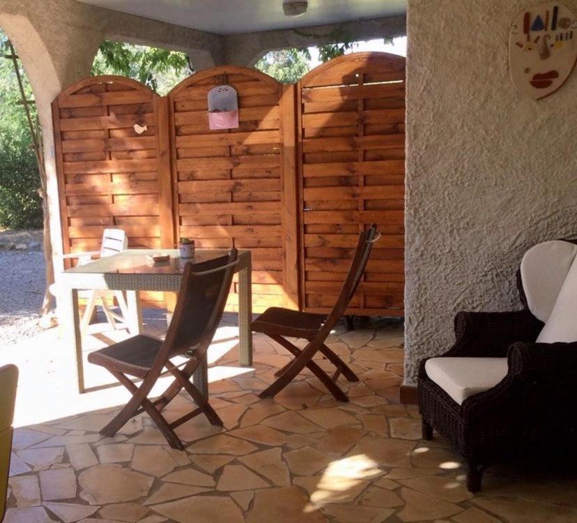 Готель Le Patio Fleuri Лорґ Екстер'єр фото